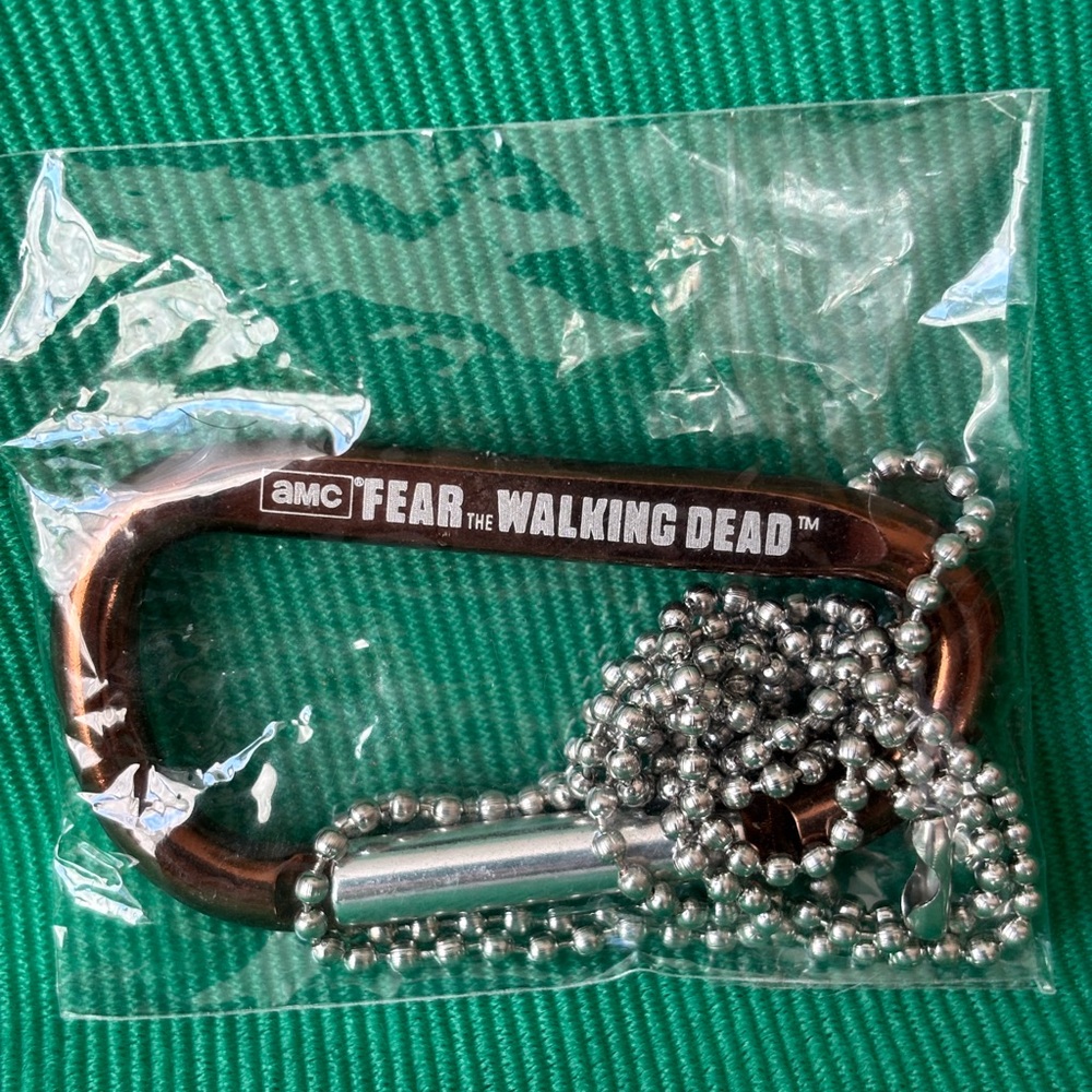 Vintage AMC Fear the Walking Dead D-ring Carabiner Keychain New sealed